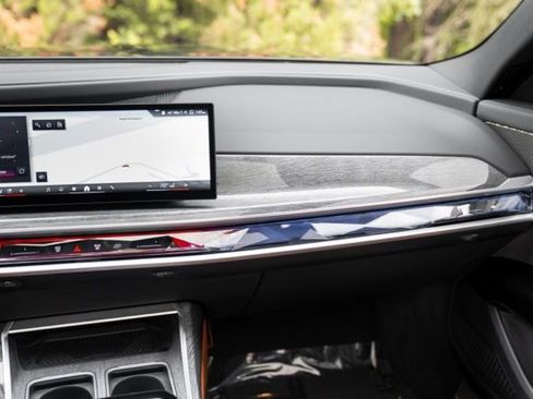 Used 2023 BMW 740i w/ Luxury Rear Seating Package RWD image 25
