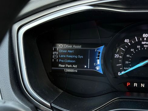 Used 2019 Ford Fusion SE FWD image 28
