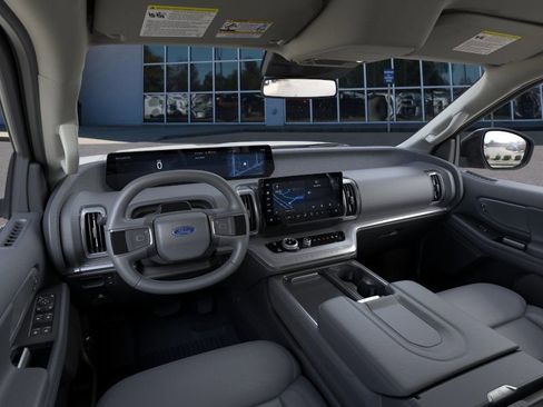 New 2026 Ford Expedition Active image 9