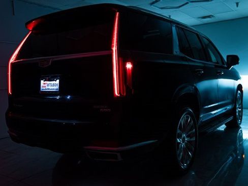 Used 2022 Cadillac Escalade Premium Luxury image 10