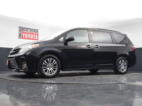 Used 2020 Toyota Sienna XLE image 31