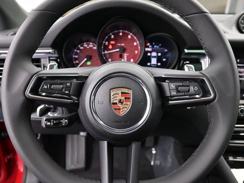 Certified 2025 Porsche Macan AWD/4WD image 26