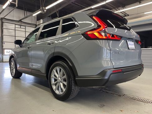 Used 2025 Honda CR-V EX image 5