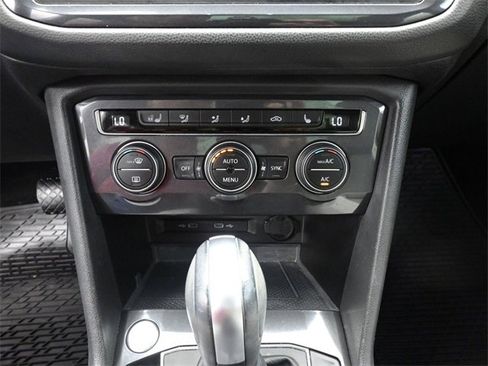 Used 2021 Volkswagen Tiguan SEL w/ 3-Row Tiguan MDO Package image 4