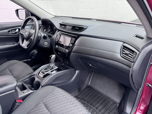Used 2020 Nissan Rogue SV image 9