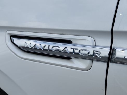 Used 2019 Lincoln Navigator L Reserve AWD/4WD image 40