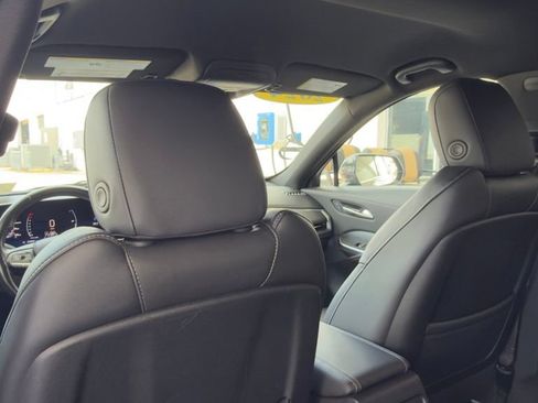 Used 2024 Cadillac XT4 Premium Luxury FWD image 7