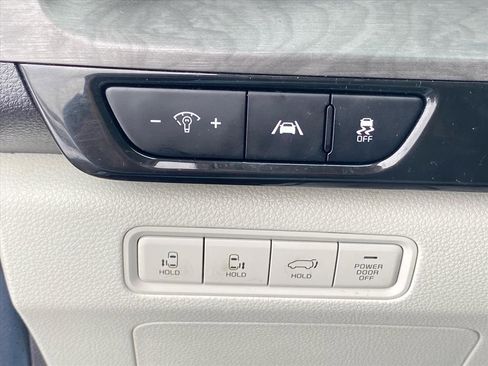 Certified 2024 Kia Carnival EX image 18