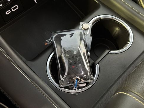 Used 2022 GMC Yukon XL SLT w/ SLT Premium Package image 38