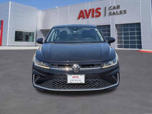 Used 2025 Volkswagen Jetta SE image 2