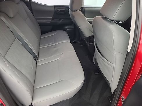 Used 2016 Toyota Tacoma SR image 17