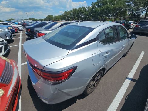Used 2022 Nissan Sentra SV FWD image 6