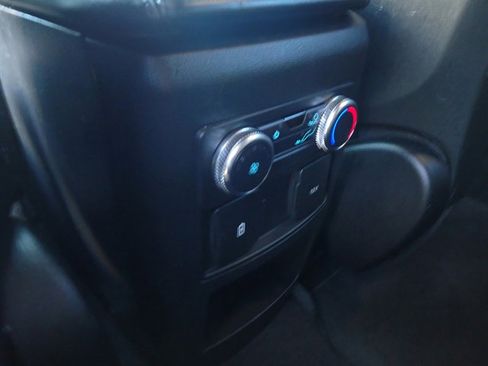 Used 2020 Ford Explorer XLT image 20