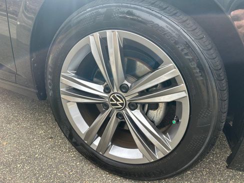 Used 2024 Volkswagen Jetta SE image 9