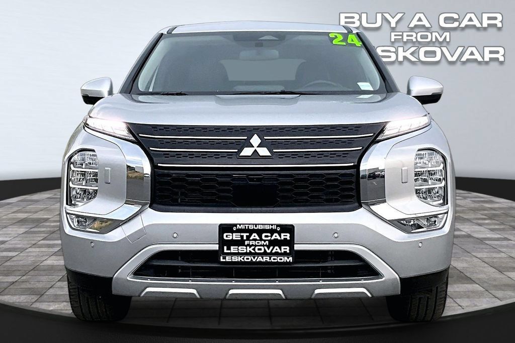 Used 2024 Mitsubishi Outlander SE AWD/4WD image 3