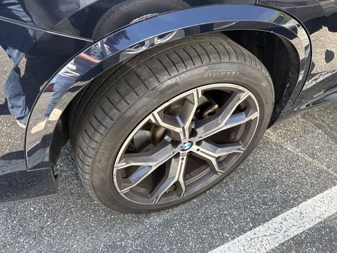 Used 2021 BMW X5 sDrive40i w/ M Sport Package image 11