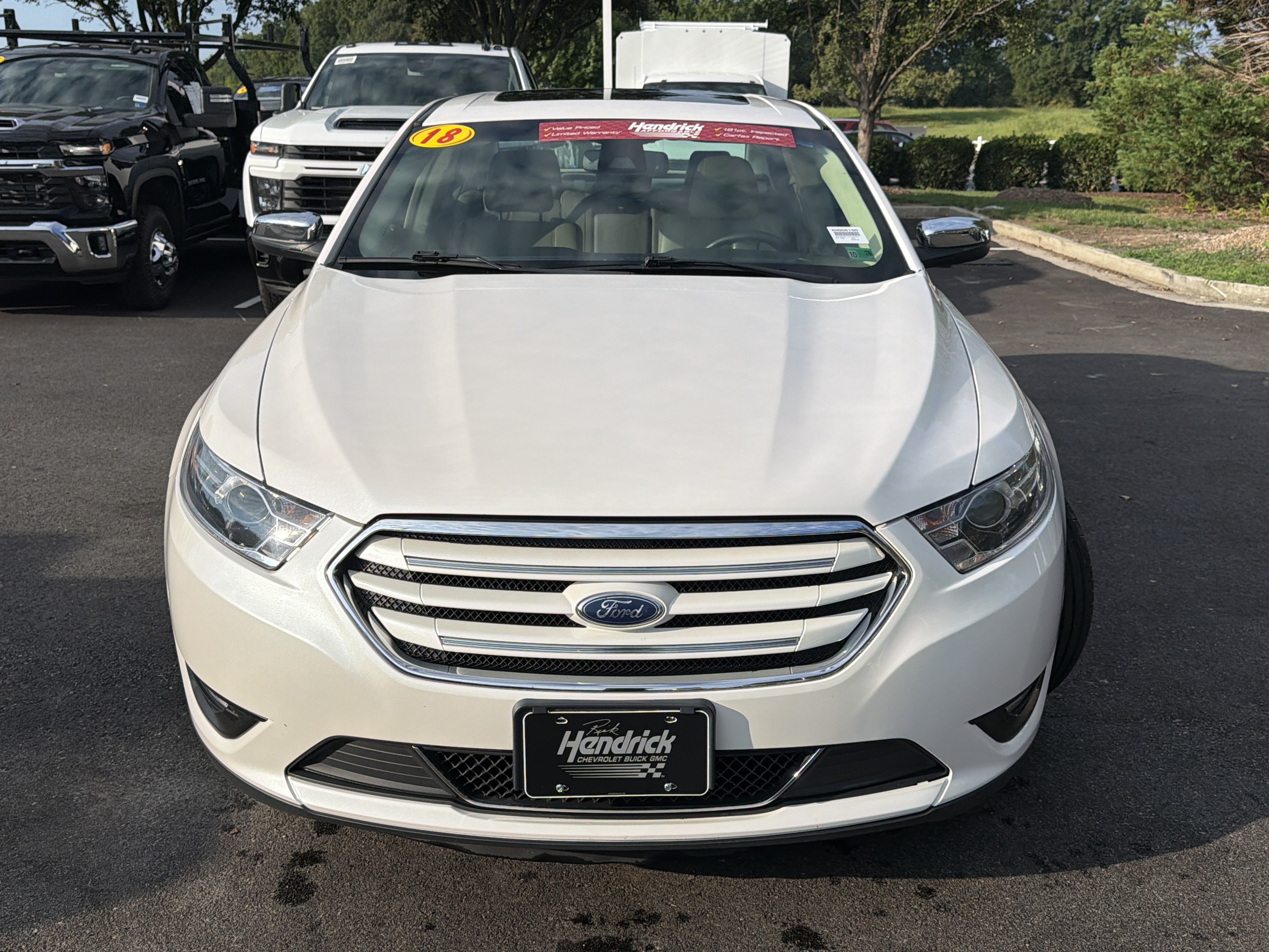 Used 2018 Ford Taurus Limited w/ Driver Assist Package FWD image 3