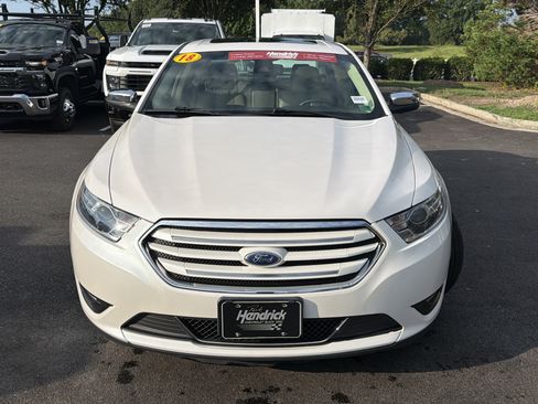Used 2018 Ford Taurus Limited w/ Driver Assist Package FWD image 3