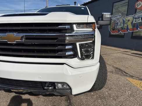 Used 2022 Chevrolet Silverado 2500 High Country w/ Z71 Off-Road Package AWD/4WD image 3