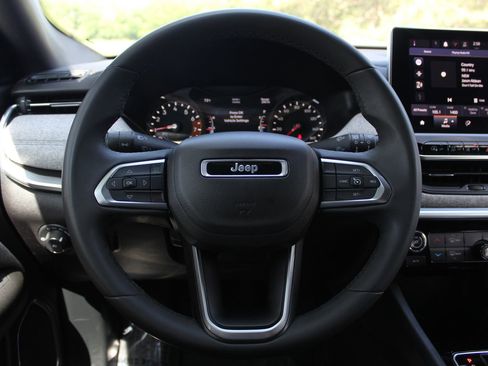 Used 2024 Jeep Compass Latitude AWD/4WD image 16