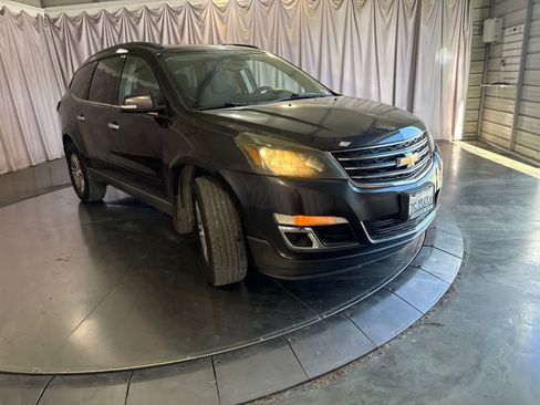 Used 2015 Chevrolet Traverse LT FWD image 2