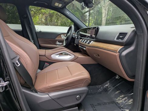 Used 2024 Mercedes-Benz GLE 450 4MATIC image 3
