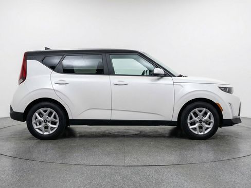 Used 2025 Kia Soul LX w/ LX Technology Package image 5