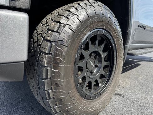 Used 2022 GMC Sierra 1500 AT4 w/ AT4 Premium Package image 10