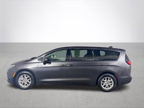 Certified 2023 Chrysler Pacifica Touring-L FWD image 10