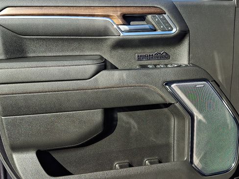 Used 2024 Chevrolet Silverado 1500 High Country w/ Z71 Off-Road Package image 12