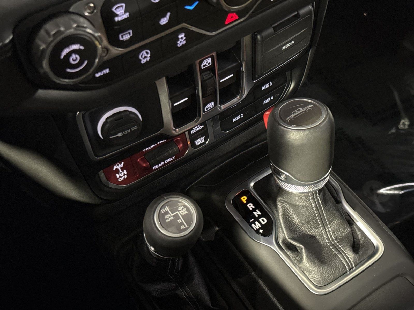 Used 2024 Jeep Gladiator Rubicon AWD/4WD image 23