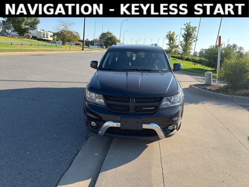 Used 2017 Dodge Journey Crossroad FWD image 2