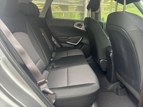 Used 2025 Kia Soul LX w/ LX Technology Package FWD image 36