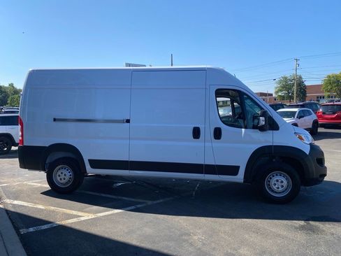 Used 2025 RAM ProMaster 2500 w/ Premium Convenience Group FWD image 10