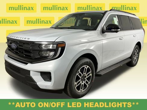 New 2025 Ford Expedition Active image 14