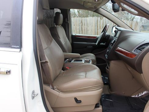 Used 2013 Chrysler Town & Country Limited w/ Trailer Tow Group image 43