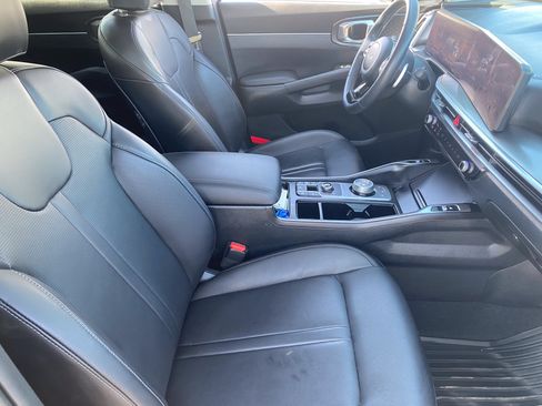 Certified 2025 Kia Sorento EX w/ EX Panoramic Sunroof Package AWD/4WD image 10