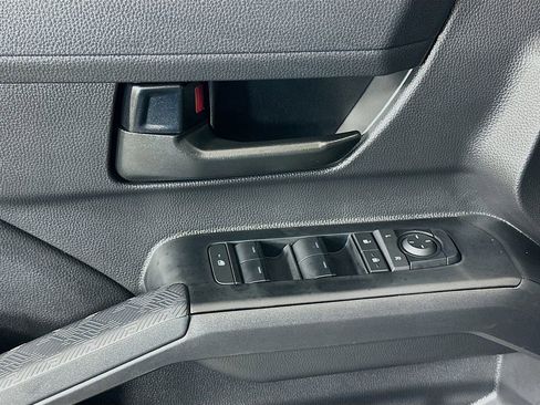 Certified 2025 Toyota Tacoma SR5 AWD/4WD image 17