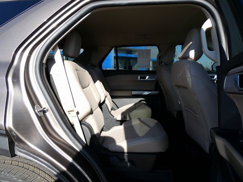 Used 2021 Ford Explorer Limited image 15