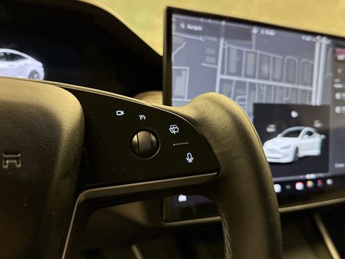 Used 2022 Tesla Model S Base image 11