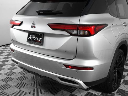 Used 2023 Mitsubishi Outlander SE image 32