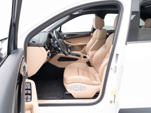 Certified 2021 Porsche Macan S image 17