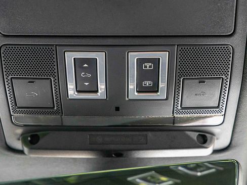 Used 2022 Land Rover Defender 110 XS Edition AWD/4WD image 17