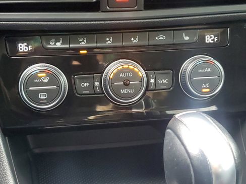 Used 2019 Volkswagen Jetta SEL w/ Cold Weather Package image 20