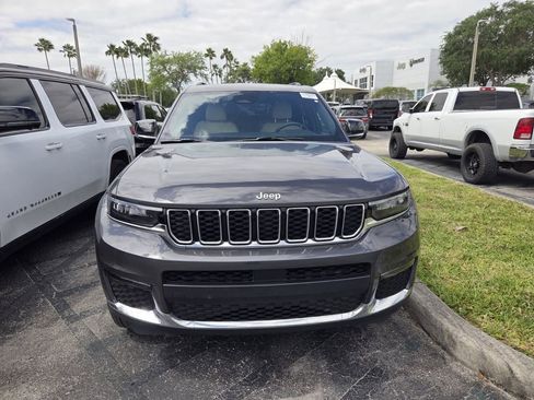 Used 2025 Jeep Grand Cherokee L Limited image 3