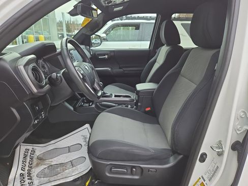 Used 2020 Toyota Tacoma TRD Off-Road image 14