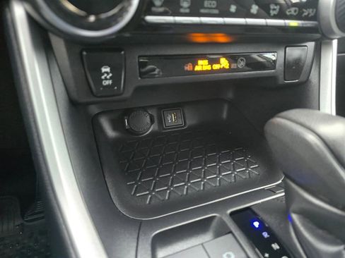 Certified 2025 Toyota RAV4 LE AWD/4WD image 22