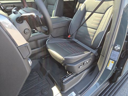 New 2026 GMC Yukon XL AT4 Ultimate w/ LPO, Illumination Package image 31