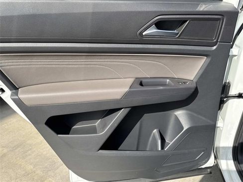 Certified 2021 Volkswagen Atlas Cross Sport SE w/ Panoramic Sunroof Package image 12