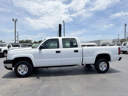 Used 2006 Chevrolet Silverado 2500 W/T w/ Heavy-Duty Power Package RWD image 9